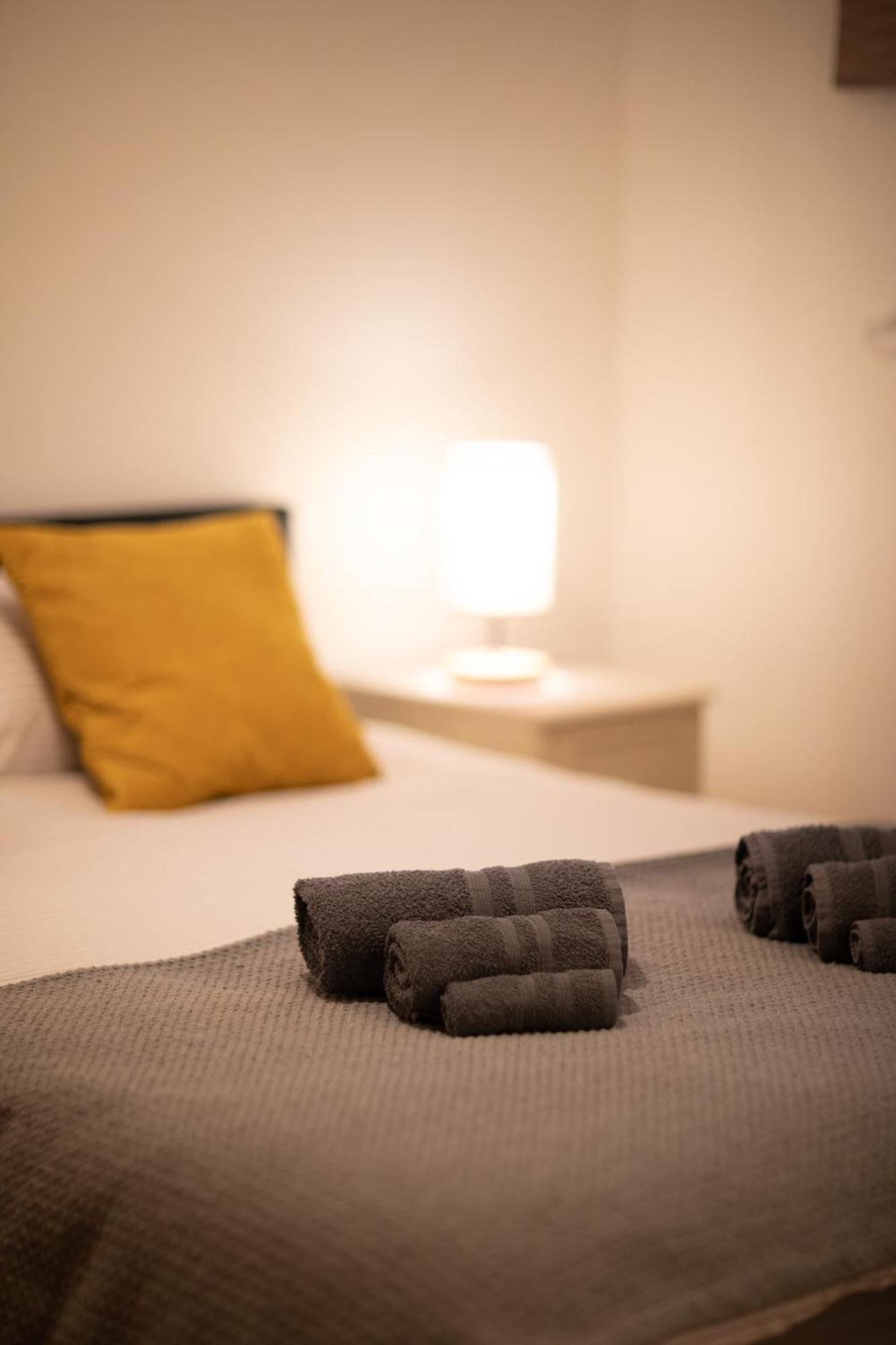 Bright And Spacious One Bedroom Apparment, Free Parking Лондон Екстериор снимка