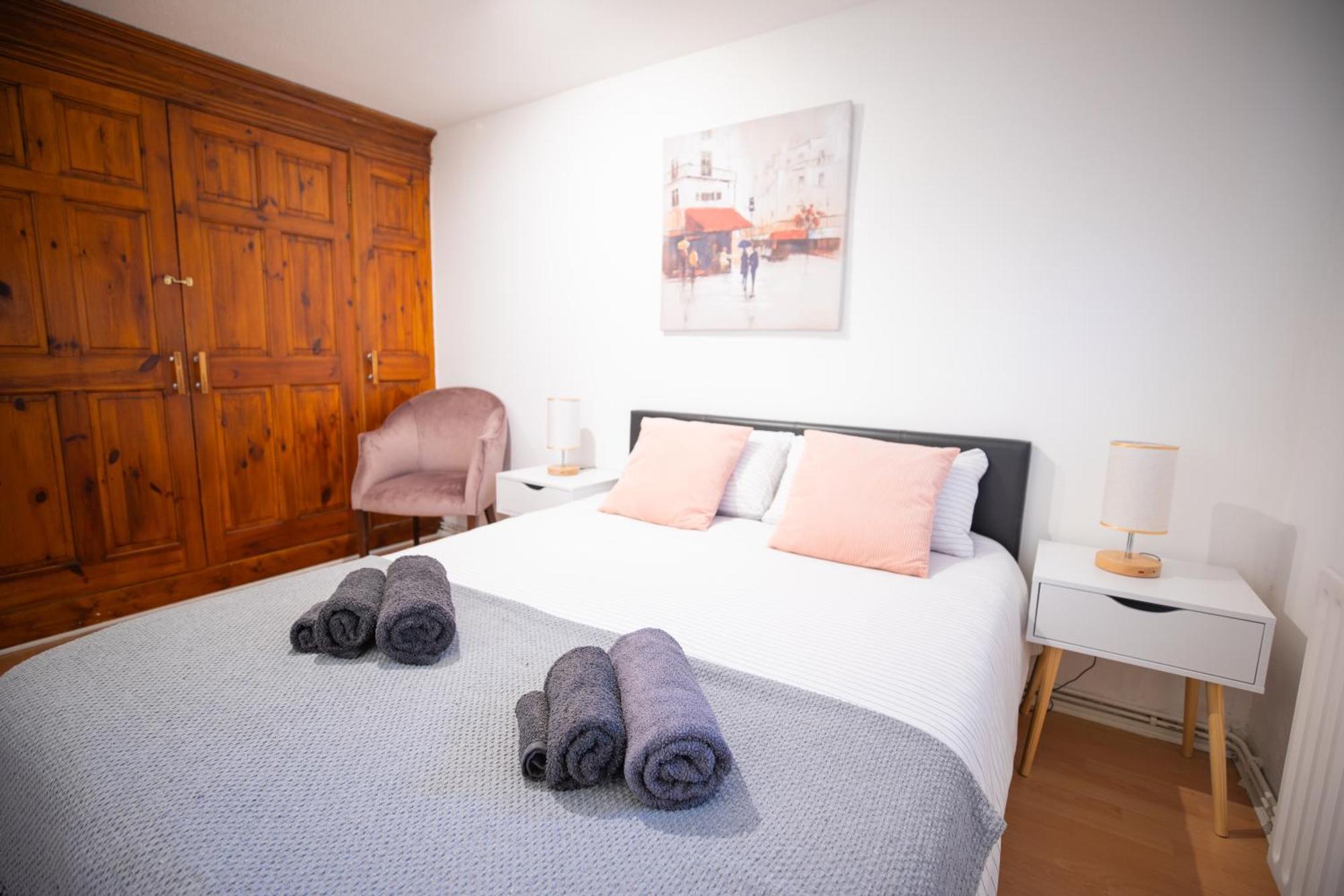 Bright And Spacious One Bedroom Apparment, Free Parking Лондон Екстериор снимка