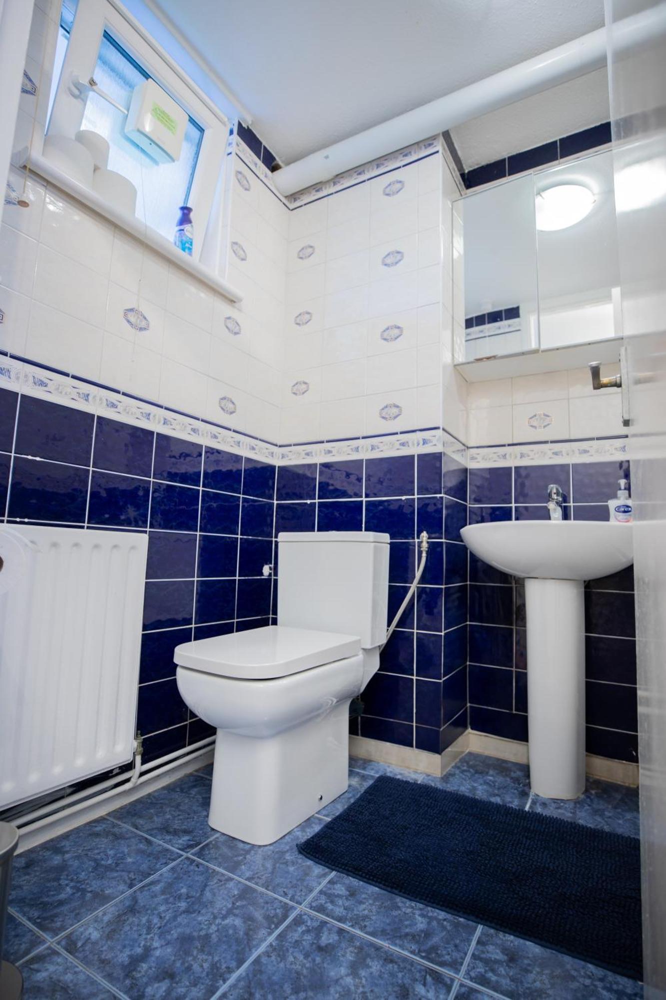 Bright And Spacious One Bedroom Apparment, Free Parking Лондон Екстериор снимка