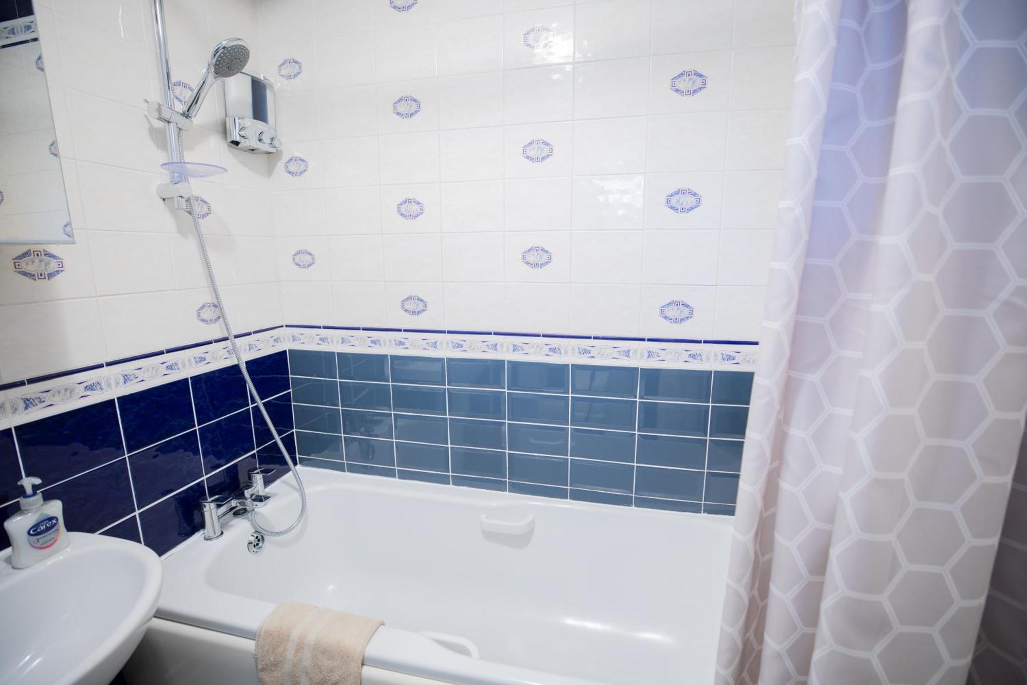 Bright And Spacious One Bedroom Apparment, Free Parking Лондон Екстериор снимка