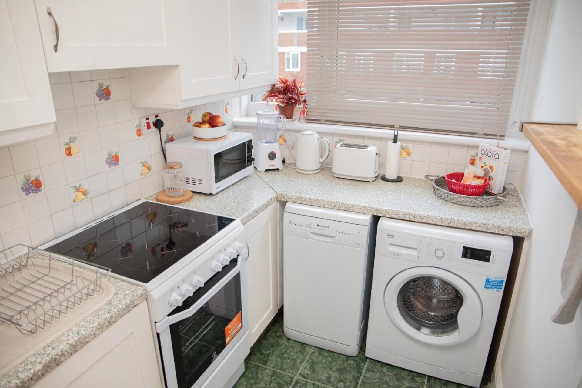 Bright And Spacious One Bedroom Apparment, Free Parking Лондон Екстериор снимка