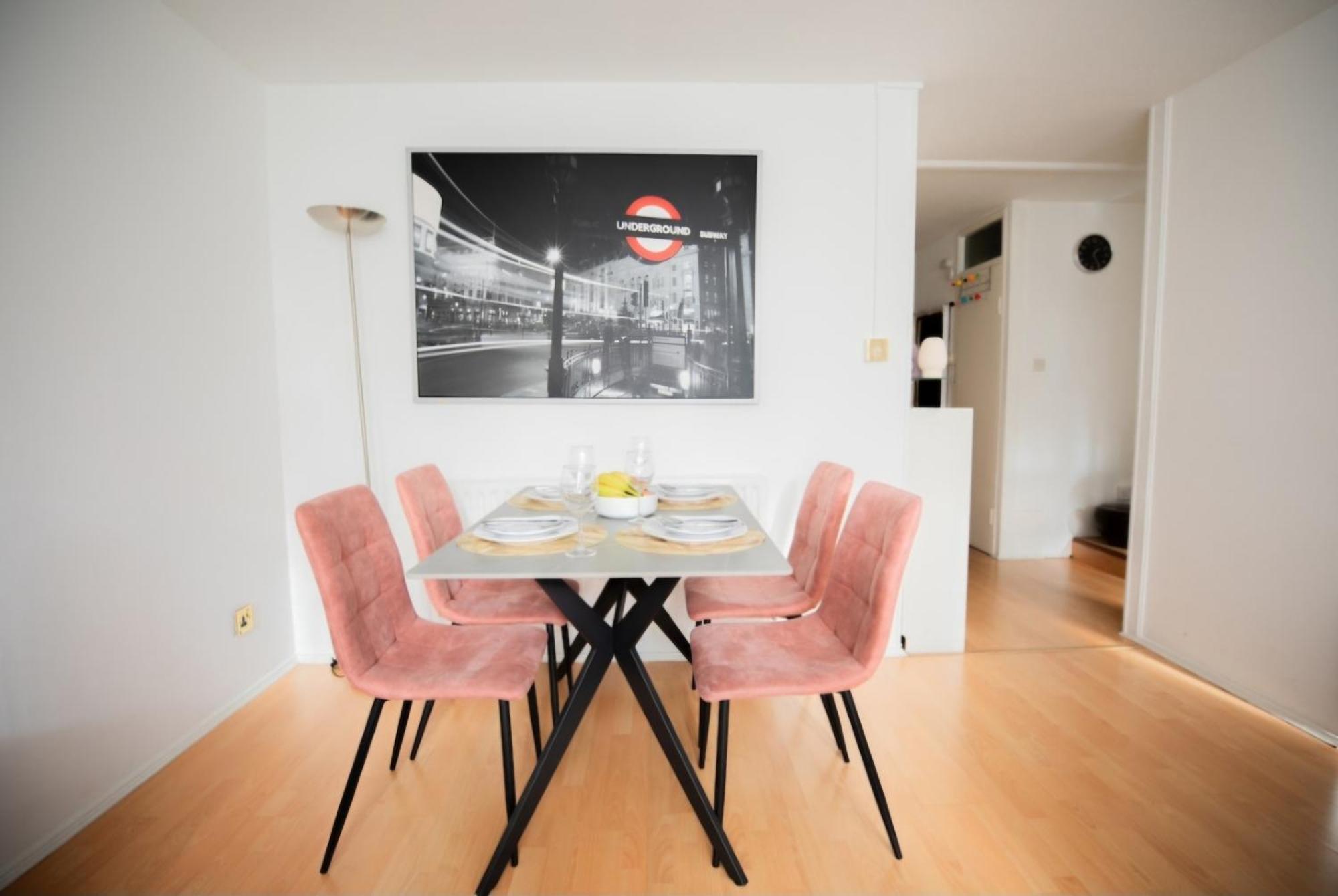 Bright And Spacious One Bedroom Apparment, Free Parking Лондон Екстериор снимка