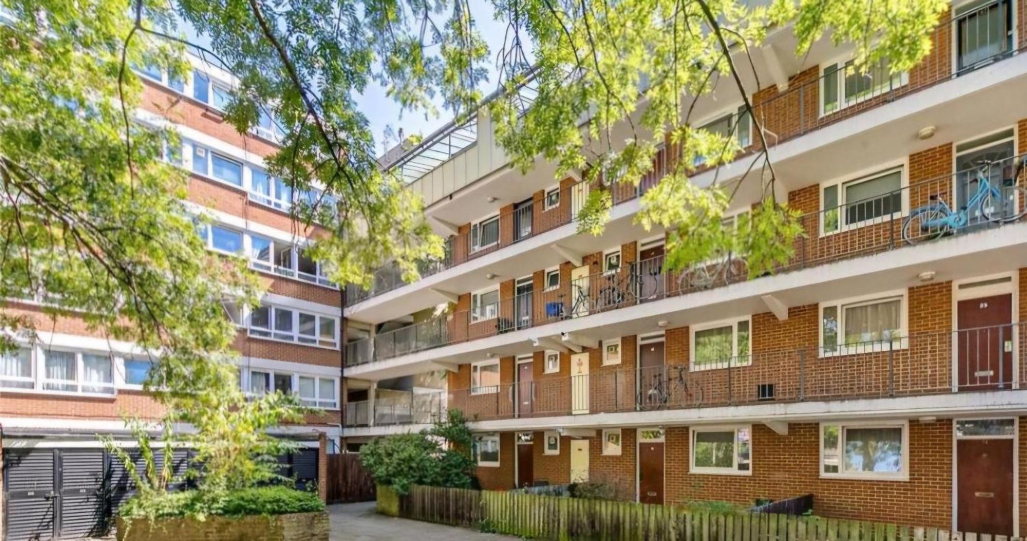 Bright And Spacious One Bedroom Apparment, Free Parking Лондон Екстериор снимка